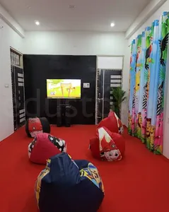 LONDON KIDS PRE SCHOOL logo