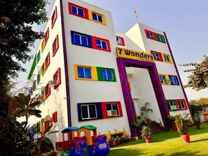 7 Wonders The School Dadha logo