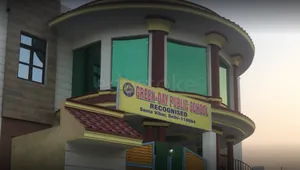 Green Day Public School logo