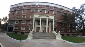 B M N Public School logo