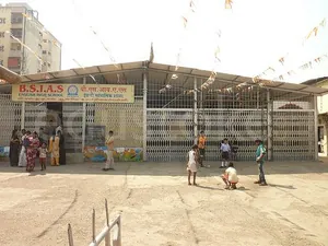 B. S. I. A. S. ENGLISH SCHOOL logo