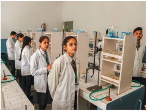 Green Field Public School logo