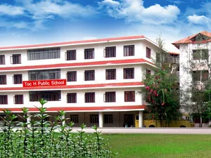 Toc H Public school logo