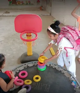 WOODLAND SCHOOL logo