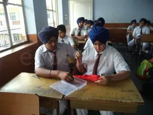 Gujranwala Guru Nanak Public school logo