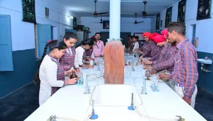 DAV PUBLIC SENIOR SECONDARY SCHOOL logo