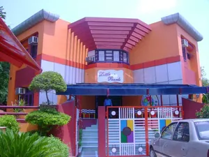 Little Pearls Play School logo