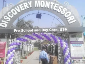 DISCOVERY MONTESSORI PRE SCHOOL logo