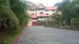 Sacred Heart CMI Public School logo