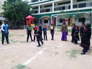 SPRINGFIELDS SCHOOL logo