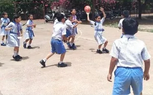 Royaal World School logo