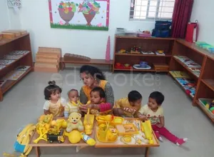 GREEN DOT MONTESSORI SCHOOL logo