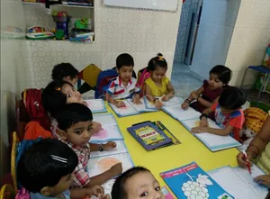 GURUKUL PREPARATORY SCHOOL logo