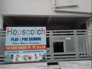 Hopscotch Playschool logo