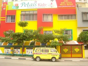 PETALS KIDS logo