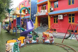 petals world school logo