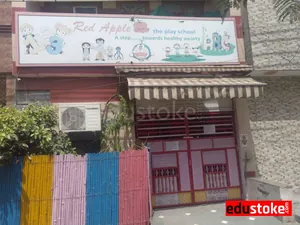 RED APPLE THE PLAY SCHOOL logo