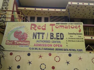 RED TOMATOES A PLAY SCHOOL logo