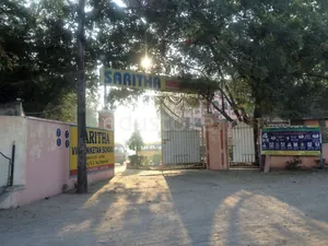 Saritha Vidyaniketan School logo