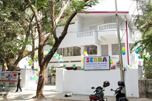 Serra International School logo