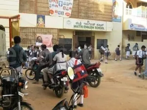 SHRI MAITRI ENGLISH SCHOOL logo