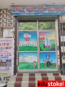 SMILE KIDS PLAY SCHOOL logo