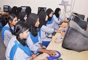 SPRINGFIELDS SCHOOL logo