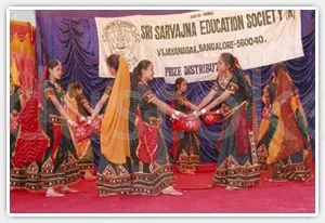 Sri Sarvajna Public School logo