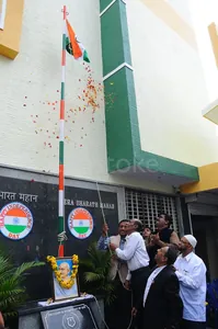 ST MARYS CRESENT SCHOOL logo