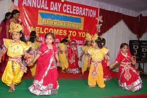 WONDER&#39;S PLAY SCHOOL logo