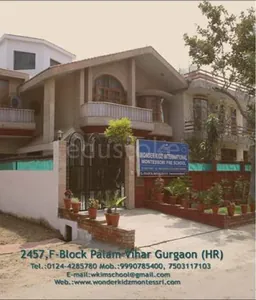 WONDERKIDZ INTERNATIONAL MONTESSORI logo