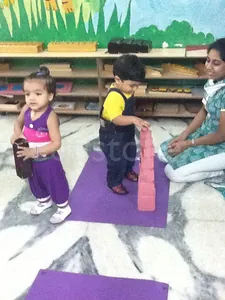 YOUNG LEARNERS MONTESSORI HOUSE logo