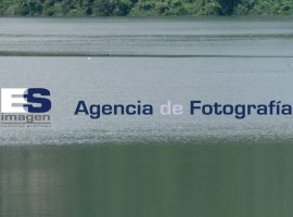 Lancheros en la Presa de Necaxa - ES imagen agencia de fotografía