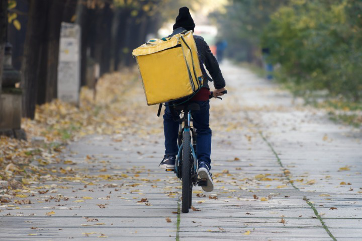 Homme à vélo