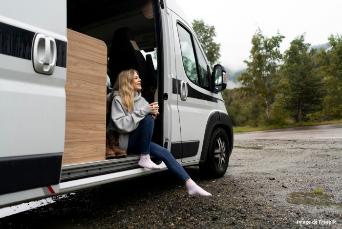 Femme dans un van