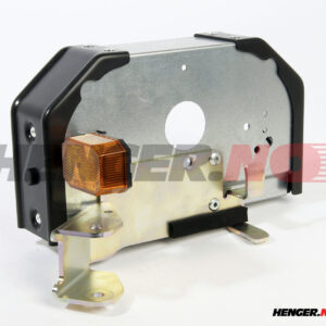 Lampehus høyre for nyere båthengere, med markeringslys.