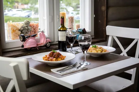 Hasta_la_Pasta_Table