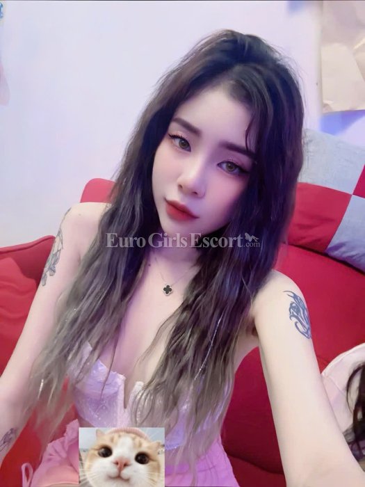 Lucy - escort gallery photo 3