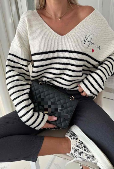 V-neck sweater "Amour"