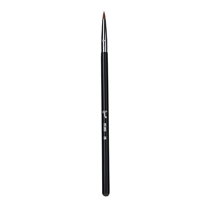 The Best Eyeliner Brushes for Perfect Eye Makeup Application