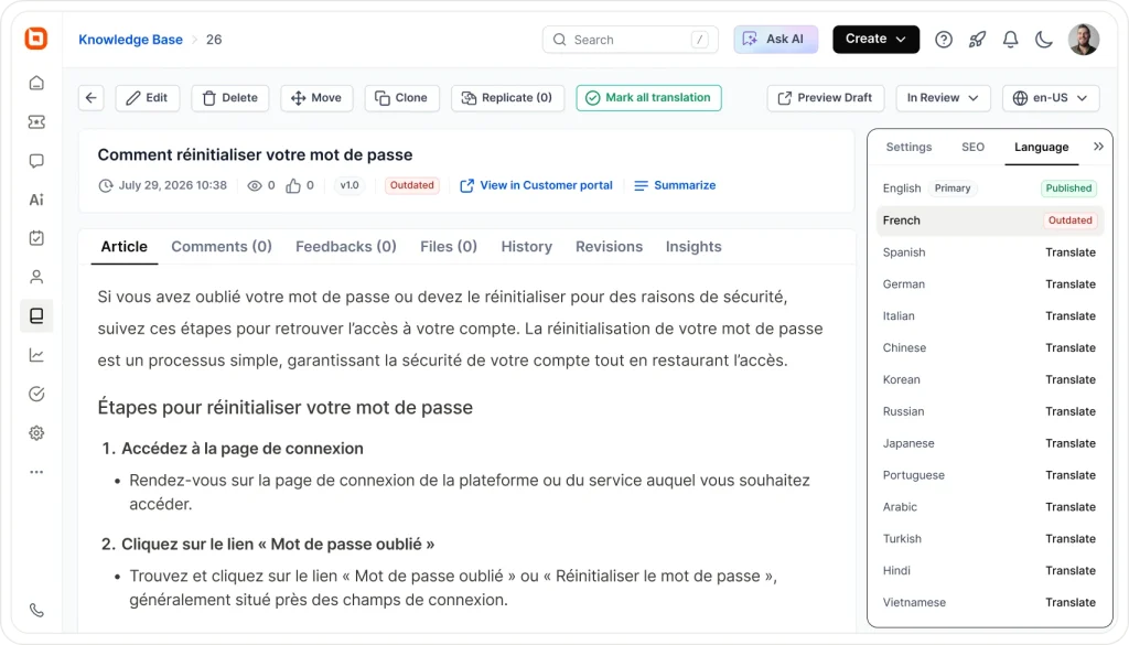 French knowledge base article with translation panel showing language status, publishing, and translate options.