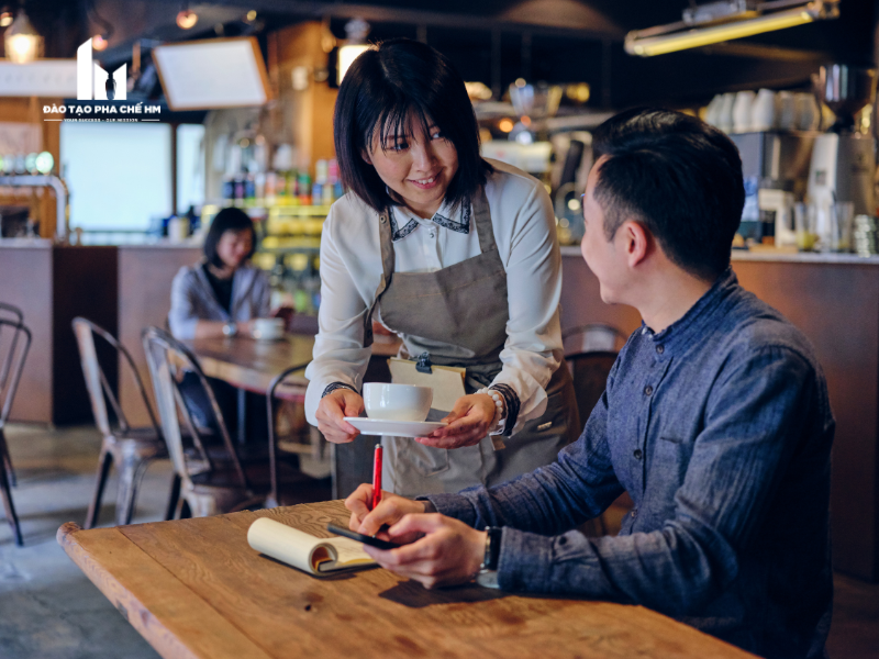 Đội ngũ nhân viên là bộ mặt của quán nên hãy lựa chọn thật kĩ càng