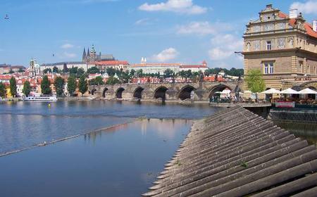 Prag: 2,5 Stunden Bootsfahrt mit Mittagessen