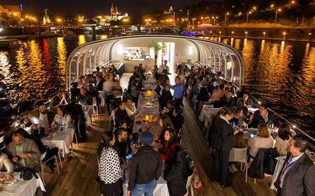 Prag bei Nacht: 3-Stunden-Dinner Cruise