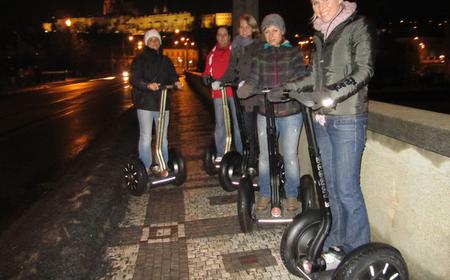 Magisches Prag bei Nacht: 2-stündige Segway-Tour