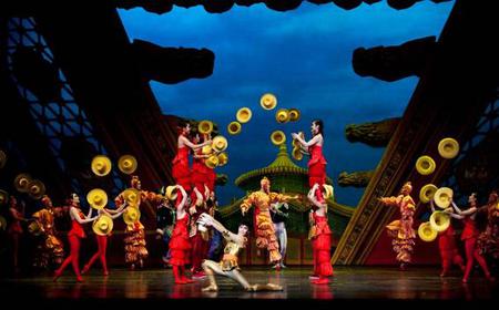 Unterhaltung in Shanghai: Chinesische Akrobaten zeigen