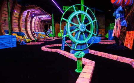 Amsterdam: Minigolf im Dunkeln bei Powerzone