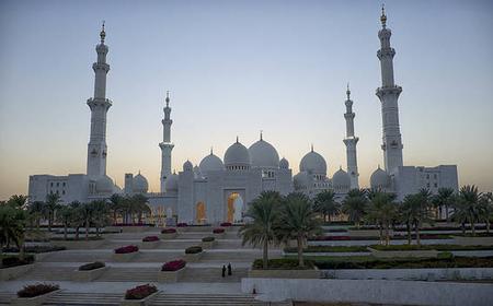 Ab Dubai: Scheich-Zayid-Moschee und Ferrari World