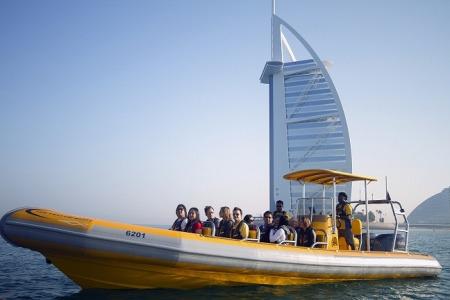 Geführte Bootstour an der Küste Dubais