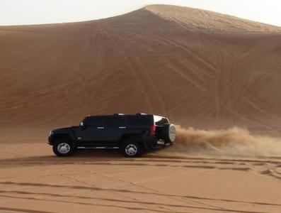 Dubai: Halbtägige Hummer-Geländewagensafari & Abendessen